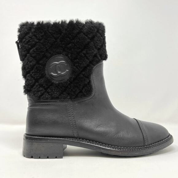 Chanel Black Leather Cap-Toe Shearling Quilted Boots – Size 39.5 - Picture 3 of 10